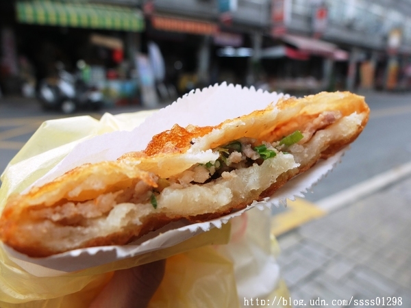 上海老爹蔥肉煎餅:【美食特搜。台南新化區】上海老爹蔥肉煎餅。新化老街美食 純手工美味 單賣蔥肉煎餅屹立40多個年頭