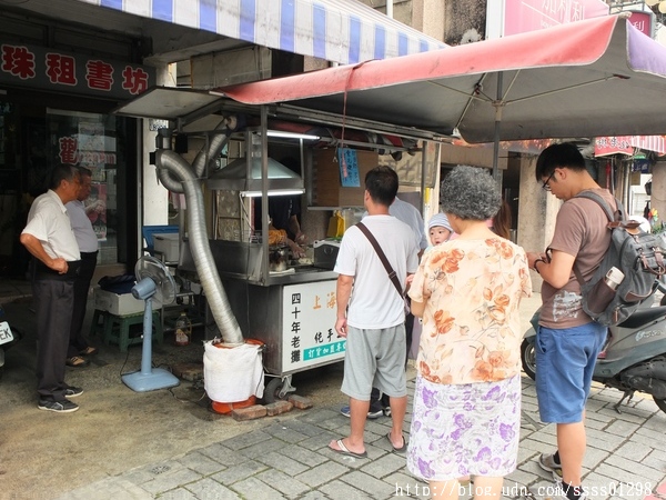 上海老爹蔥肉煎餅:【美食特搜。台南新化區】上海老爹蔥肉煎餅。新化老街美食 純手工美味 單賣蔥肉煎餅屹立40多個年頭