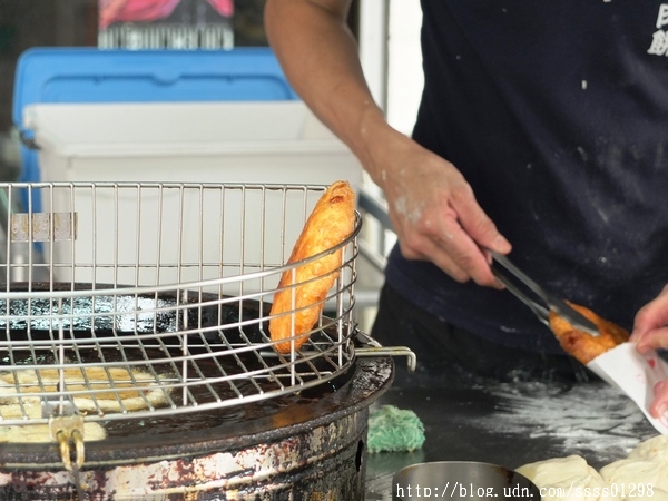 上海老爹蔥肉煎餅:【美食特搜。台南新化區】上海老爹蔥肉煎餅。新化老街美食 純手工美味 單賣蔥肉煎餅屹立40多個年頭