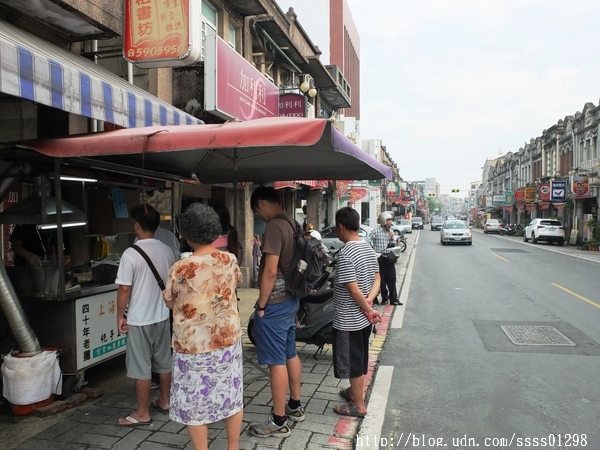 上海老爹蔥肉煎餅:【美食特搜。台南新化區】上海老爹蔥肉煎餅。新化老街美食 純手工美味 單賣蔥肉煎餅屹立40多個年頭