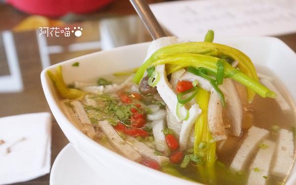 以娜的店風味料理:【新竹│風味餐】尖石鄉宇老壯闊景色,搭配優雅舒適風味餐『以娜的店』