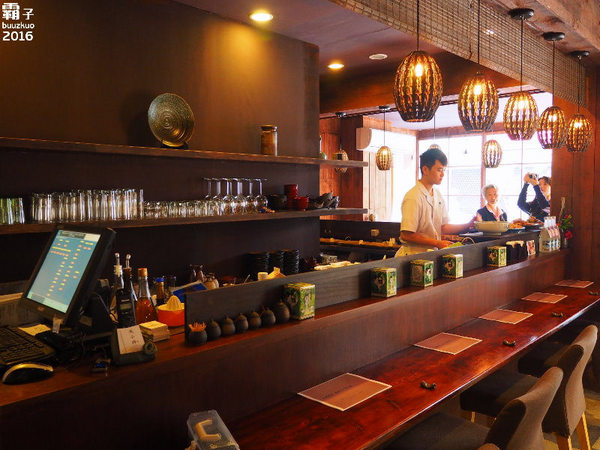 抹茶拿鐵酒：八咫鳥抹茶拿鐵酒，恬適的味道，還能淋在冰淇淋上頭，抹茶控必喝～