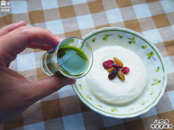 抹茶拿鐵酒：八咫鳥抹茶拿鐵酒，恬適的味道，還能淋在冰淇淋上頭，抹茶控必喝～
