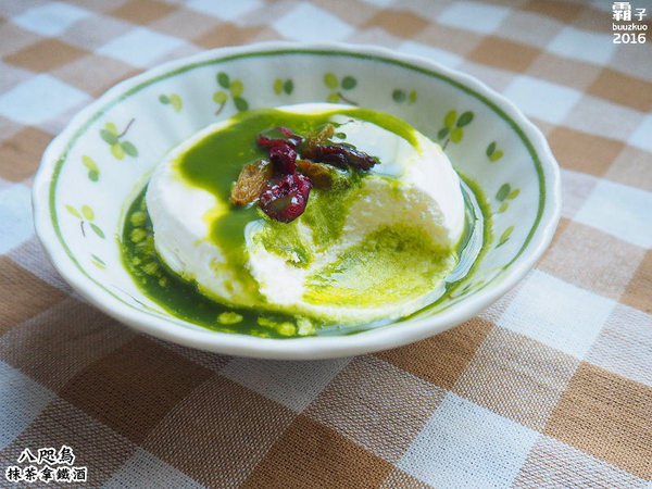抹茶拿鐵酒：八咫鳥抹茶拿鐵酒，恬適的味道，還能淋在冰淇淋上頭，抹茶控必喝～