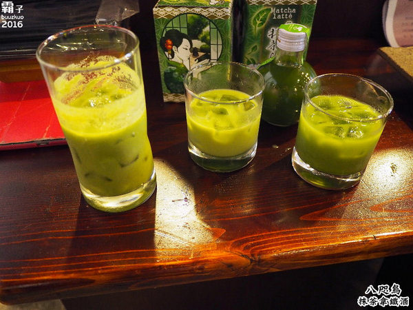 抹茶拿鐵酒：八咫鳥抹茶拿鐵酒，恬適的味道，還能淋在冰淇淋上頭，抹茶控必喝～