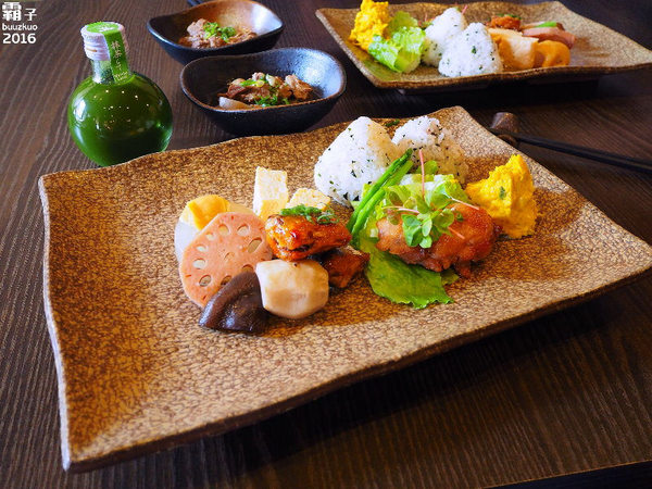 抹茶拿鐵酒：八咫鳥抹茶拿鐵酒，恬適的味道，還能淋在冰淇淋上頭，抹茶控必喝～