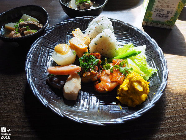 抹茶拿鐵酒：八咫鳥抹茶拿鐵酒，恬適的味道，還能淋在冰淇淋上頭，抹茶控必喝～