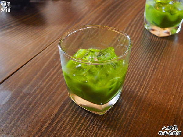 抹茶拿鐵酒：八咫鳥抹茶拿鐵酒，恬適的味道，還能淋在冰淇淋上頭，抹茶控必喝～