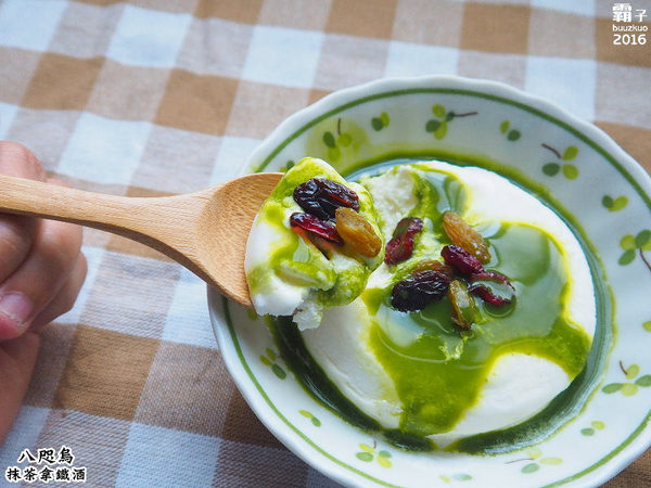 抹茶拿鐵酒：八咫鳥抹茶拿鐵酒，恬適的味道，還能淋在冰淇淋上頭，抹茶控必喝～