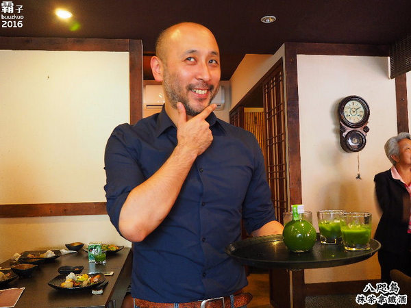 抹茶拿鐵酒：八咫鳥抹茶拿鐵酒，恬適的味道，還能淋在冰淇淋上頭，抹茶控必喝～