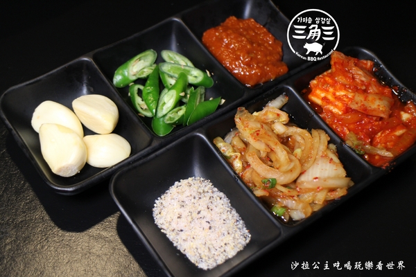 三角三金蔘燉雞湯(府中店)：板橋韓式料理『三角三-府中店』韓式燒烤/大鍋蓋烤肉/捷運府中站