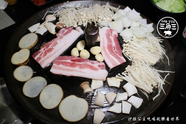 三角三金蔘燉雞湯(府中店)：板橋韓式料理『三角三-府中店』韓式燒烤/大鍋蓋烤肉/捷運府中站