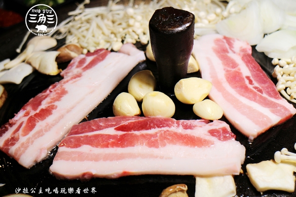 三角三金蔘燉雞湯(府中店)：板橋韓式料理『三角三-府中店』韓式燒烤/大鍋蓋烤肉/捷運府中站