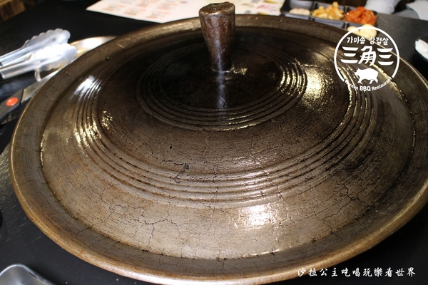 三角三金蔘燉雞湯(府中店)：板橋韓式料理『三角三-府中店』韓式燒烤/大鍋蓋烤肉/捷運府中站