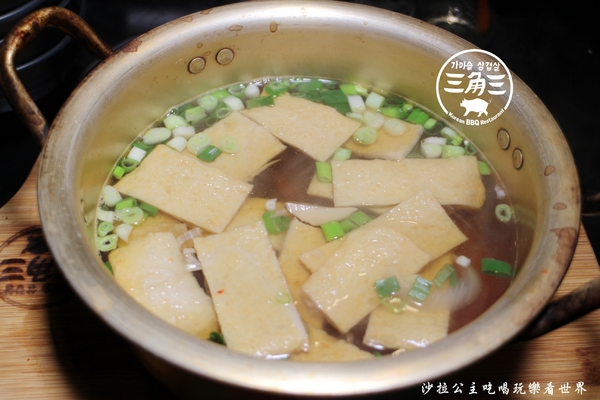 三角三金蔘燉雞湯(府中店)：板橋韓式料理『三角三-府中店』韓式燒烤/大鍋蓋烤肉/捷運府中站