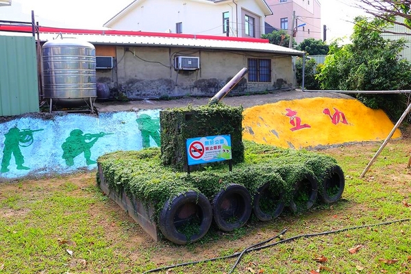 晴心樹屋：【新竹景點】戰車公園內的晴心樹屋~IG熱門打卡景點小小的祕密基地，真的小小的，千萬不要來喔^^