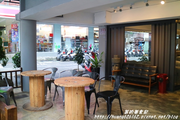 轉角198號咖啡 Corner No.198 Cafe:【[新北三重區】三重義式料理推薦 『轉角198號咖啡 Corner No.198 Cafe』義大利麵/排餐/燉飯/帕尼尼/鬆餅/咖啡/不收服務費/捷運徐匯中學