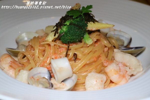 轉角198號咖啡 Corner No.198 Cafe:【[新北三重區】三重義式料理推薦 『轉角198號咖啡 Corner No.198 Cafe』義大利麵/排餐/燉飯/帕尼尼/鬆餅/咖啡/不收服務費/捷運徐匯中學