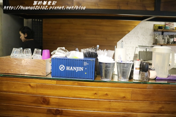 轉角198號咖啡 Corner No.198 Cafe:【[新北三重區】三重義式料理推薦 『轉角198號咖啡 Corner No.198 Cafe』義大利麵/排餐/燉飯/帕尼尼/鬆餅/咖啡/不收服務費/捷運徐匯中學