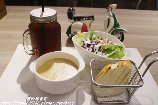 轉角198號咖啡 Corner No.198 Cafe:【[新北三重區】三重義式料理推薦 『轉角198號咖啡 Corner No.198 Cafe』義大利麵/排餐/燉飯/帕尼尼/鬆餅/咖啡/不收服務費/捷運徐匯中學