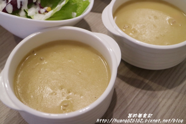 轉角198號咖啡 Corner No.198 Cafe:【[新北三重區】三重義式料理推薦 『轉角198號咖啡 Corner No.198 Cafe』義大利麵/排餐/燉飯/帕尼尼/鬆餅/咖啡/不收服務費/捷運徐匯中學