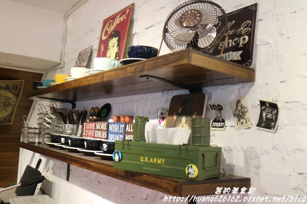 轉角198號咖啡 Corner No.198 Cafe:【[新北三重區】三重義式料理推薦 『轉角198號咖啡 Corner No.198 Cafe』義大利麵/排餐/燉飯/帕尼尼/鬆餅/咖啡/不收服務費/捷運徐匯中學