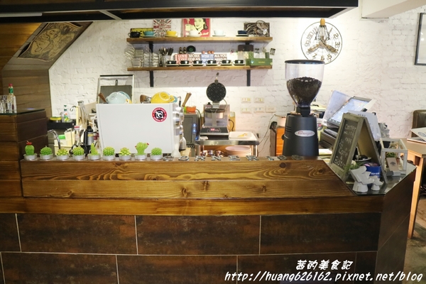 轉角198號咖啡 Corner No.198 Cafe:【[新北三重區】三重義式料理推薦 『轉角198號咖啡 Corner No.198 Cafe』義大利麵/排餐/燉飯/帕尼尼/鬆餅/咖啡/不收服務費/捷運徐匯中學