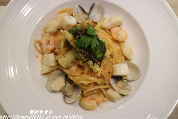 轉角198號咖啡 Corner No.198 Cafe:【[新北三重區】三重義式料理推薦 『轉角198號咖啡 Corner No.198 Cafe』義大利麵/排餐/燉飯/帕尼尼/鬆餅/咖啡/不收服務費/捷運徐匯中學