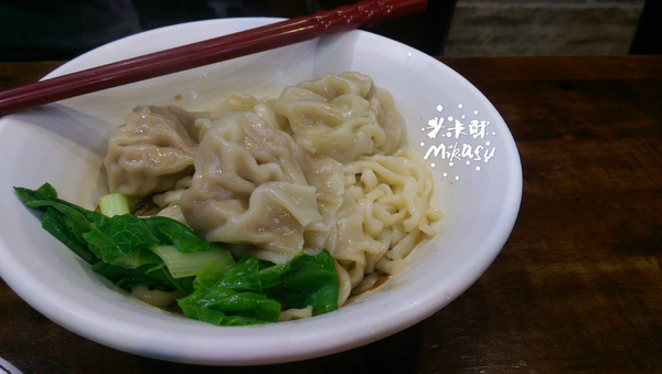 駱師父牛肉麵:【高雄/食﹡小港】鄰近高雄餐旅學院、小港醫院.駱師父牛肉麵