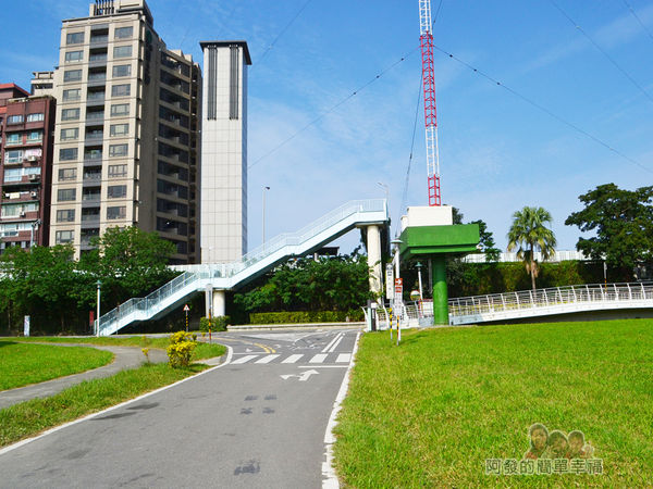 新店溪右岸10-古亭河濱公園-右上橋往客家文化中心-左往中正河濱公園
