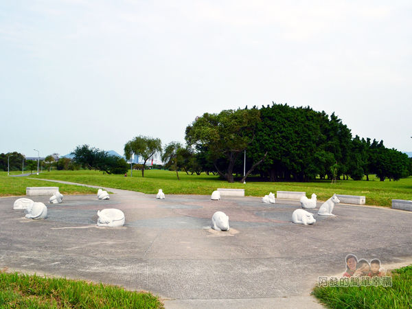 新店溪右岸24-華中橋至往光復橋路段-十二生肖石雕造型區