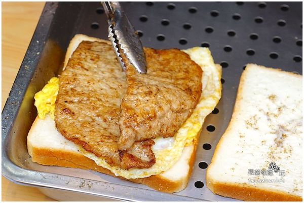 晨吉司漢-大業店：Juicy的肉排蛋土司【晨吉司漢(大業店)】