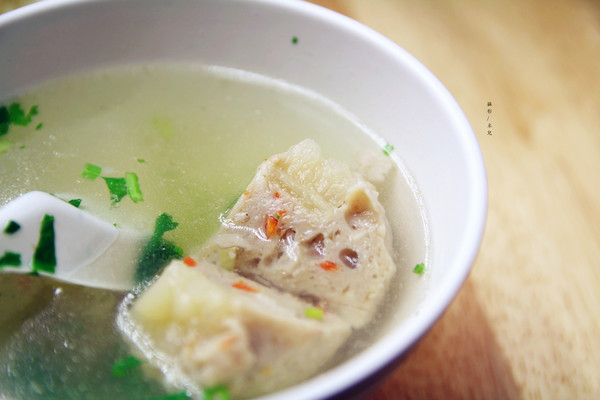 台南滷三塊：【台北市北投區。小吃】台南魯三塊 五花肉飯 近石牌捷運站 入口即化的古早味 北投晚餐消夜早餐