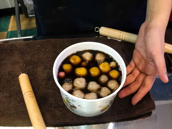 【桃園小吃】桃園忠孝甜品專賣-現煮!手工芋圓湯圓大湯圓,以黑糖入湯的極品熱甜湯.冬至/元宵/燒仙草/湯圓紅豆湯/花生湯圓/芝麻湯圓/桃園美食/在地人推薦必吃