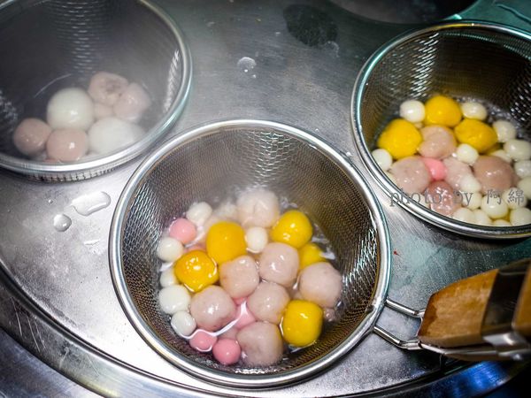 【桃園小吃】桃園忠孝甜品專賣-現煮!手工芋圓湯圓大湯圓,以黑糖入湯的極品熱甜湯.冬至/元宵/燒仙草/湯圓紅豆湯/花生湯圓/芝麻湯圓/桃園美食/在地人推薦必吃