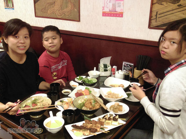 新宿食事處18-美食上桌