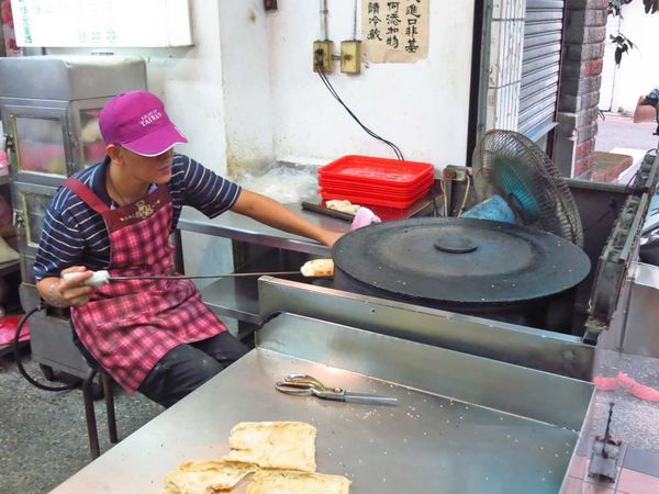 【新莊美食】國泰豆漿-薄又軟Q微鹹香的燒餅