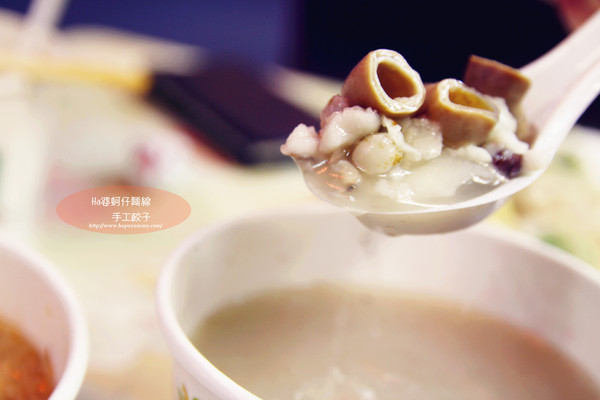 Ha婆蚵仔麵線手工餃子(延吉店):【台北市松山區。小吃】Ha 婆蚵仔麵線手工餃子(延吉店) 上班族與學生族群推薦外帶美食