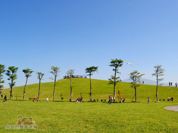 八里-十三行文化公園19-(3)城堡積木區前的小山丘景色