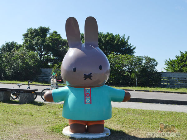 八里-十三行文化公園18-(3)城堡積木區旁的米飛