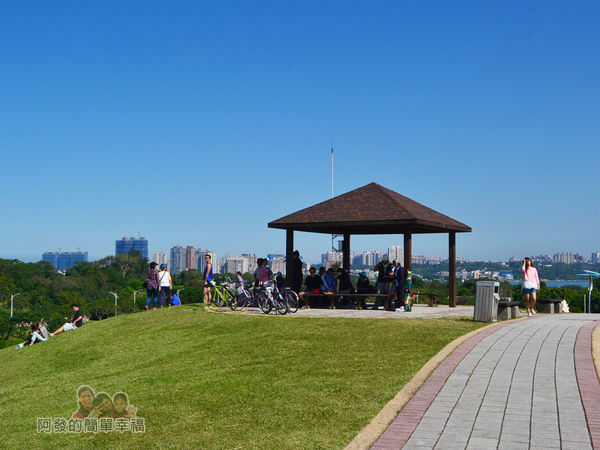 八里-十三行文化公園30-小山丘上的涼亭