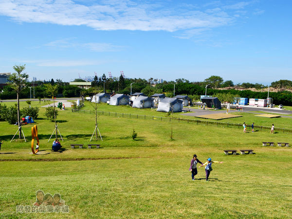 八里-十三行文化公園28-露營區爬上小山丘
