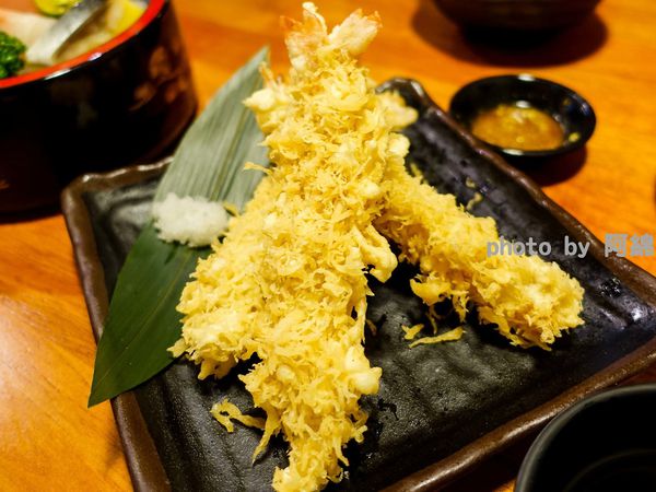 【桃園日式】八條壽司 南平店-不用跑三峽排隊吃壽司，愈夜愈美！桃園藝文特區深夜食堂．cp值高/宵夜/居酒屋/平價日本料理/桃園美食/在地人推薦必吃