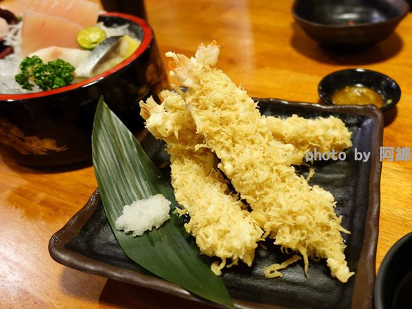 【桃園日式】八條壽司 南平店-不用跑三峽排隊吃壽司，愈夜愈美！桃園藝文特區深夜食堂．cp值高/宵夜/居酒屋/平價日本料理/桃園美食/在地人推薦必吃