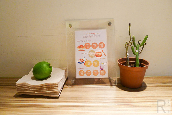 HOME CURRY:娜丹小姐【西門 】HOME CURRY 有家的味道,溫暖你的心|隱藏版萌萌咖哩飯|萬年大樓美食街|捷運西門站|口碑券