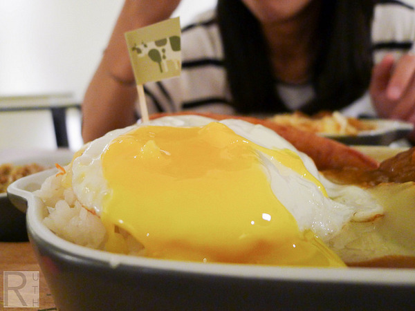 HOME CURRY:娜丹小姐【西門 】HOME CURRY 有家的味道,溫暖你的心|隱藏版萌萌咖哩飯|萬年大樓美食街|捷運西門站|口碑券