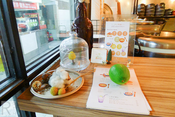 HOME CURRY:娜丹小姐【西門 】HOME CURRY 有家的味道,溫暖你的心|隱藏版萌萌咖哩飯|萬年大樓美食街|捷運西門站|口碑券