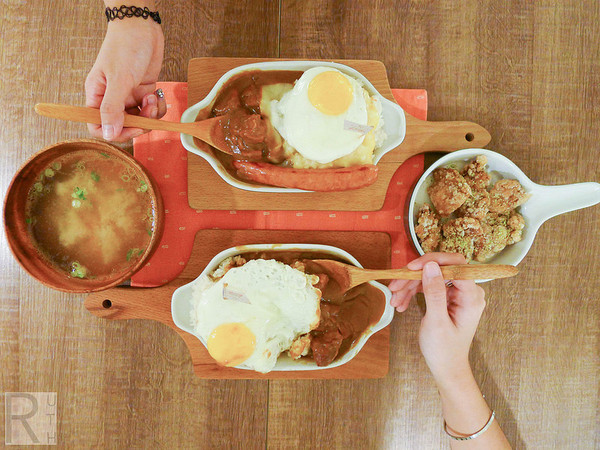 HOME CURRY:娜丹小姐【西門 】HOME CURRY 有家的味道,溫暖你的心|隱藏版萌萌咖哩飯|萬年大樓美食街|捷運西門站|口碑券