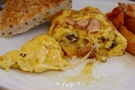 貳樓(新竹店)： Second Floor Cafe 貳樓 (新竹店)