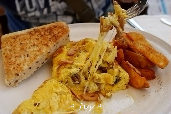 貳樓(新竹店)： Second Floor Cafe 貳樓 (新竹店)